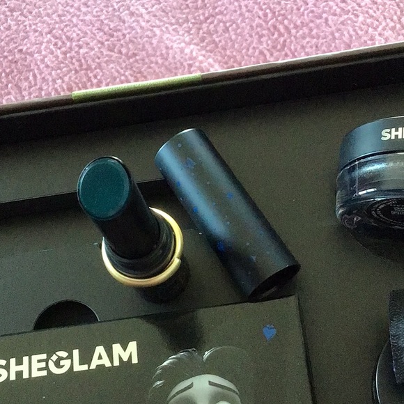 SheGlam Tim Burton’s Corpse Bride Limited Collection 10 pieces. Eye palette Lips - Picture 3 of 11